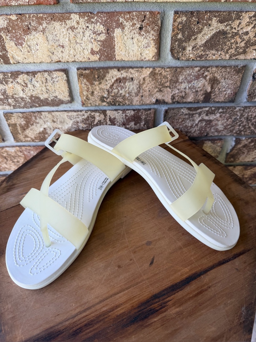 Crocs Women's Tulum Toe Post Sandals Size 10 Wide Beautiful Condition!